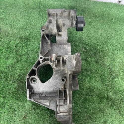 Шкода октавія кронштейн кріплення компресора генератора