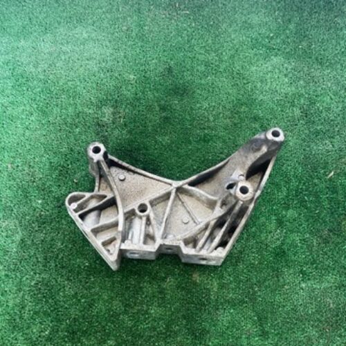 Кронштейн подушки (опори) двигуна правий