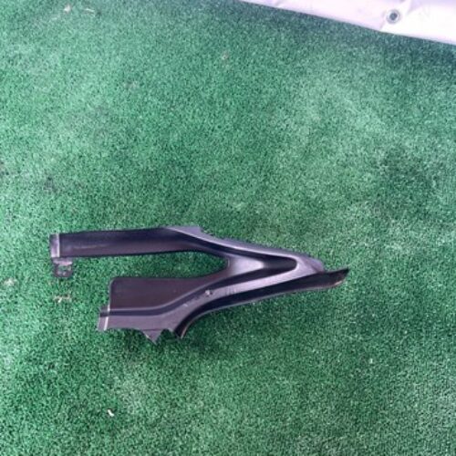 Ущільнювач грат двірників прав tesla model x