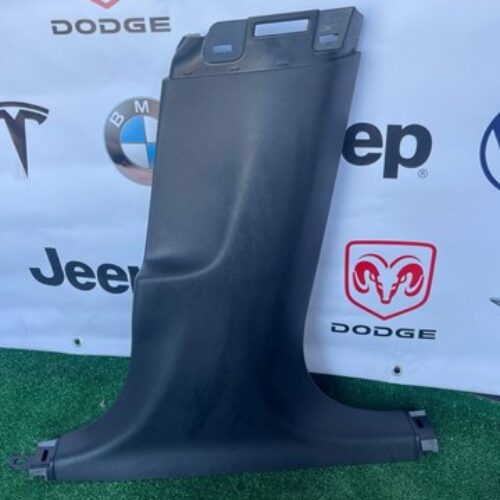 Накладка стійки в нижня права tesla model 3