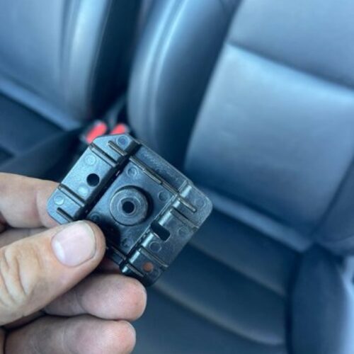 Кронштейн кріплення козирка сонцезахисного m3