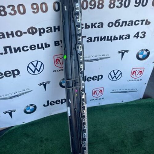 Декоративна накладка торпедо  tesla model 3