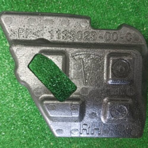 кришка кронштейна несущого сидіння 2-го ряду