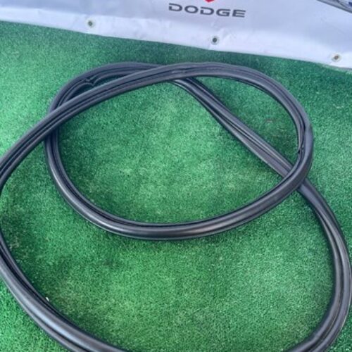 Ущільнювач капота