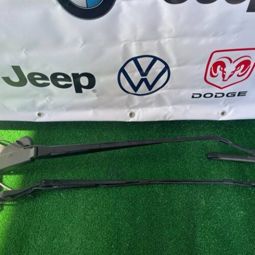 Важіль склоочисника правий tesla model x