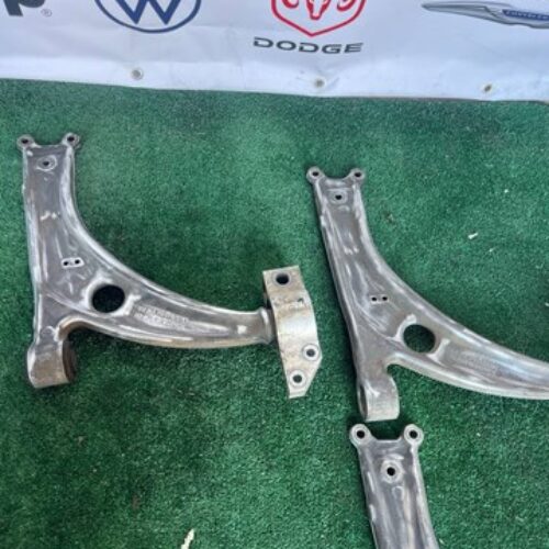 Важіль передньої підвіски нижній