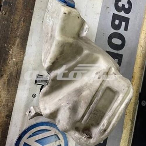 Бачок омывателя стекла