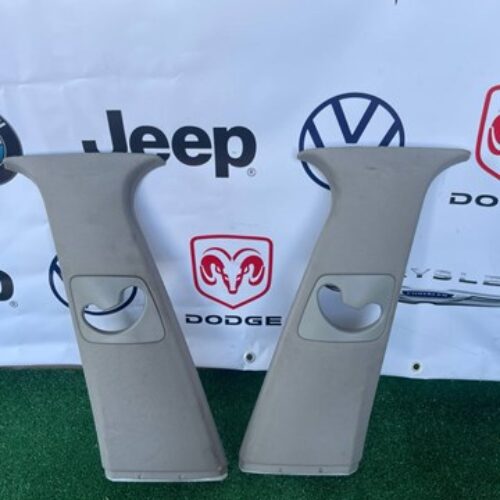 Накладка центральної стійки верхня