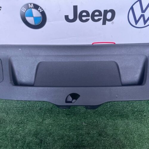 Накладка кришкі багажника B7