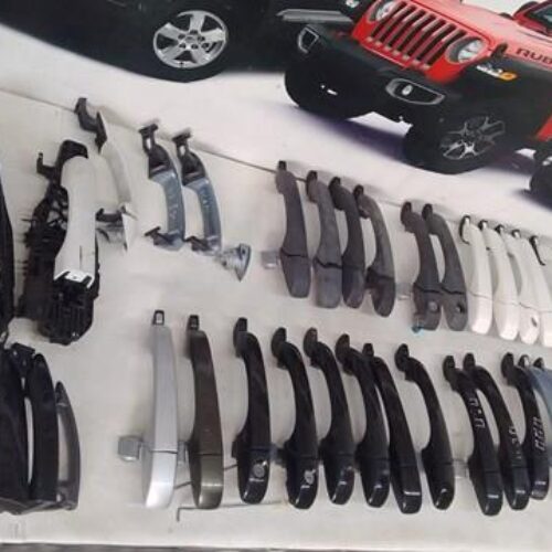 Держатель наружной ручки двери передней левой