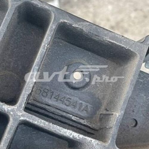 Кронштейн радиатора правый Jeep Cherokee 16-18