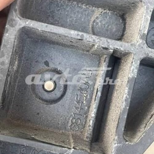 Кронштейн радиатора верх лев Jeep Cherokee KL 14- 2.4 3.2