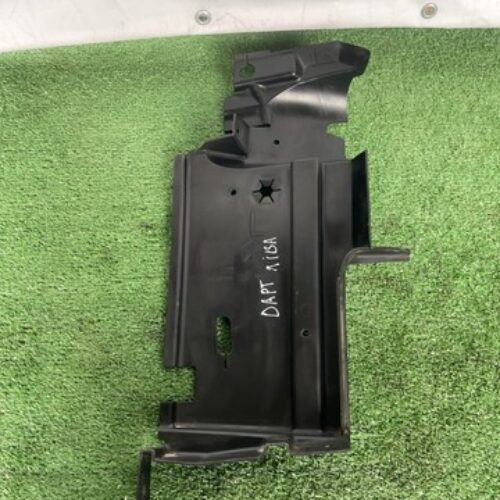 Дефлектор радіатора лівий Додж дарт