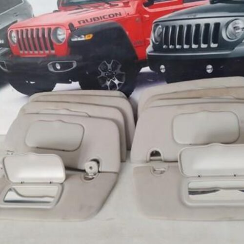 Козирьок сонцезахисний  Добрий стан, був у використанні, лівий і правий